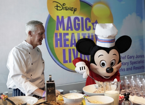 Za zdravější jídlo bojuje i populární Mickey Mouse. 