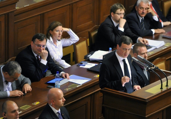Při příležitosti úterní výjimečné schůze sněmovny se skupina Ztohoven rozhodla na členy parlamentu apelovat nezvyklou formou. Při příležitosti úterní výjimečné schůze sněmovny se skupina Ztohoven rozhodla na členy parlamentu apelovat nezvyklou formou.