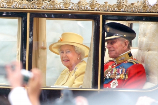Alžběta II. a princ Philip.