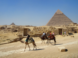 Výlety k pyramidám letos již na počátku roku kvůli situaci v Egyptě zlevnily.