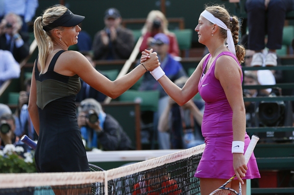 Petra Kvitová (vpravo) v semifinále nestačila na Marii Šarapovovou.