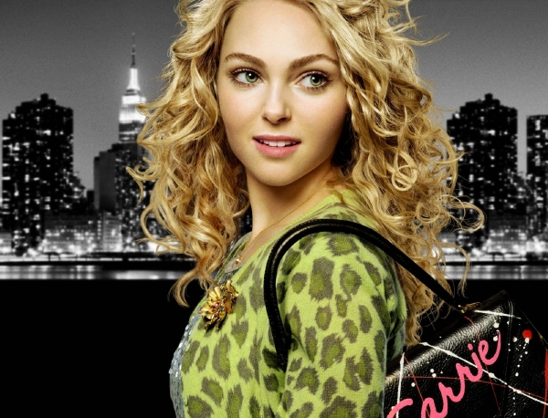Carrie ztvární AnnaSophia Robbová. Carrie ztvární AnnaSophia Robbová.