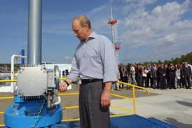 Putin otevírá v oblasti Amuru ruskou část společného ropovodu s Čínou. 