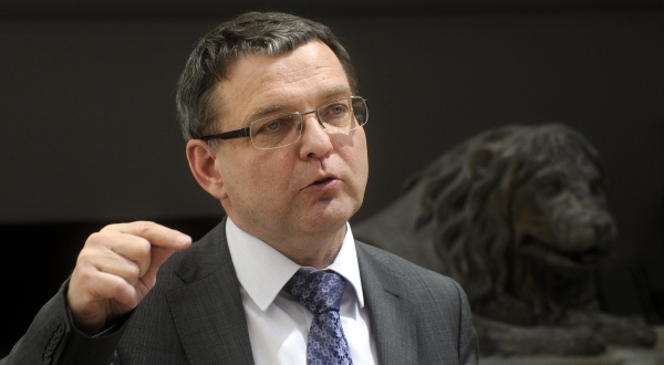 Podle místopředsedy ČSSD Lubomíra Zaorálka je ministr financí Kalousek "břemenem a destrukcí". Podle místopředsedy ČSSD Lubomíra Zaorálka je ministr financí Kalousek "břemenem a destrukcí".