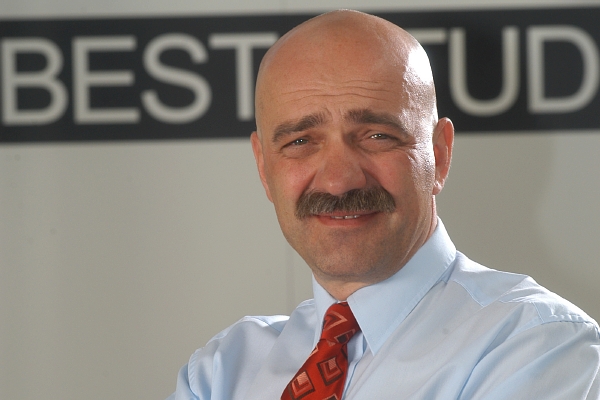 Tomáš Březina, zakladatel společnosti Best. Tomáš Březina, zakladatel společnosti Best.