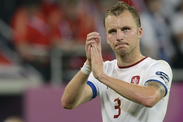 Smutný obránce Michal Kadlec. Smutný obránce Michal Kadlec.