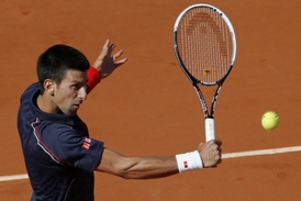 Zastavit v Paříži skvělého Nadala se pokusí srbská světová jednička Novak Djokovič. 