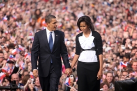 Obamu podporuje mnoho návrhářů a návrhářek, jejichž oblečení nosí jeho manželka Michelle.
