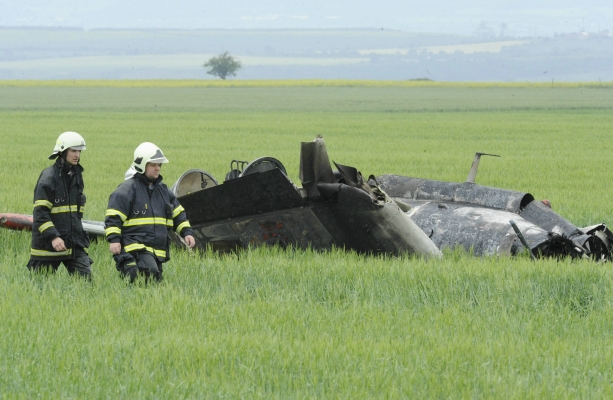 Na Lounsku se zřítil proudový letoun, pilot zemřel.