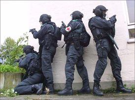 Proti rockerům nasadili i protiteroristickou jednotku GSG-9.
