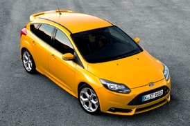 Pětidveřový hatchback vypadá velice ostře. A ostrý také je.