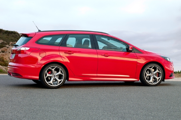 Ford Focus ST v karosářské verzi kombi.