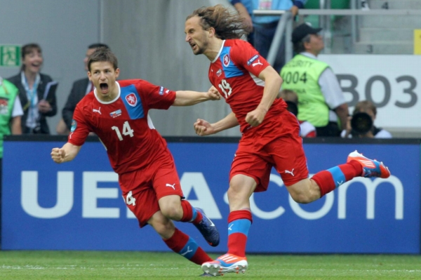 Plzeňská dvojice Václav Pilař (vlevo) a Petr Jiráček zajistila Čechům dvoubrankové vedení.