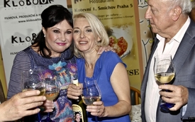 Dáda Patrasová (vlevo), Veronika Žilková a Felix Slováček.