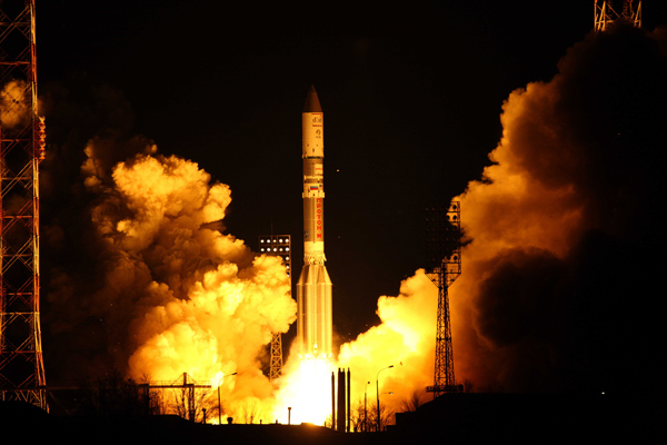 Start nosné rakety třídy Proton na Bajkonuru.