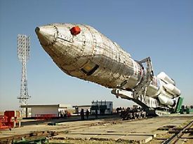 Přeprava rakety Proton ke startu.