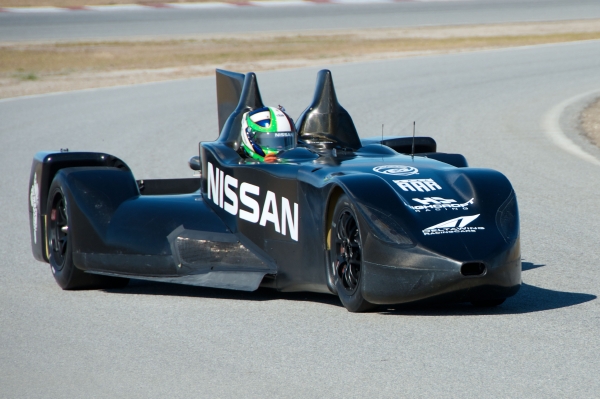 Revoluční závodní vůz Nissan DeltaWing. Revoluční závodní vůz Nissan DeltaWing.