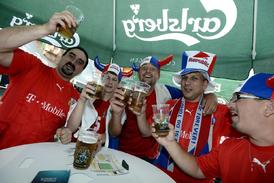 Čeští fanoušci si šampionát umějí i užívat. 