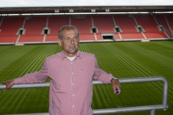 Nový trenér pražské Slavie Petr Rada si vybral realizační tým. Nový trenér pražské Slavie Petr Rada si vybral realizační tým.