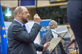 Předseda Europarlamentu Martin Schulz čeká, jestli ministři zvednou hozenou rukavici.