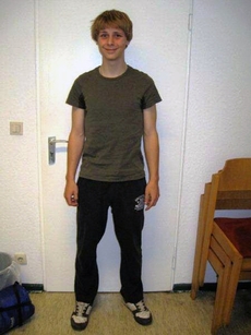 Dvacetiletý Robin se vydával za nezletilého Raye.
