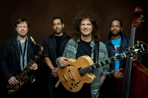 Unity Band se jmenuje Methenyho nová skupina i jejich společné album. Unity Band se jmenuje Methenyho nová skupina i jejich společné album.