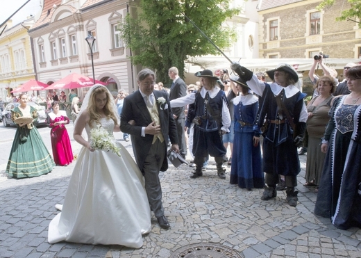 Lobkowicz si vzal operní pěvkyni Zdenku Belas.