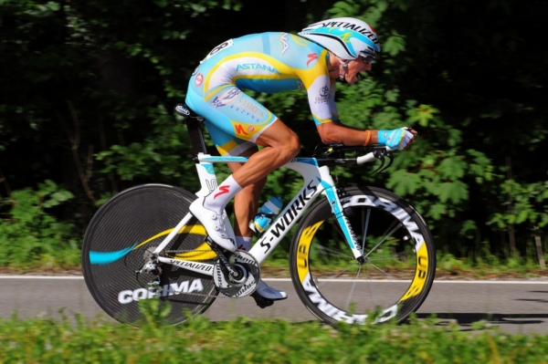 Cyklista Roman Kreuziger klesl v závodě Kolem Švýcarska na průběžné šesté místo.
