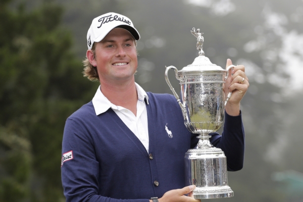 Webb Simpson s trofejí pro vítěze US Open. Webb Simpson s trofejí pro vítěze US Open.