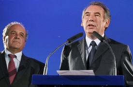 Neuspěl ani nedávno ještě nadějný centrista François Bayrou.