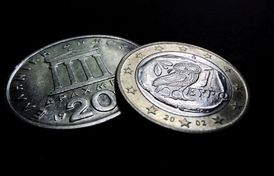 Euro, či drachma? Toť vpravdě hamletovská otázka.
