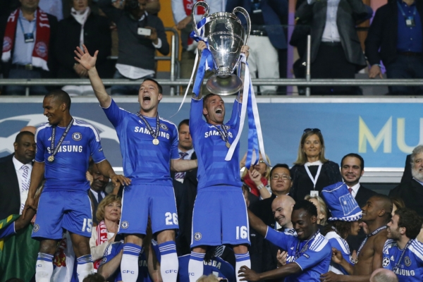 Fotbalisté Chelsea se slavnou "ušatou trofejí." Fotbalisté Chelsea se slavnou "ušatou trofejí."