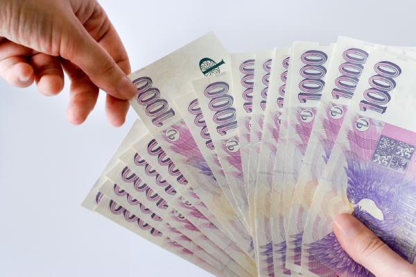 Zájem o hypotéky díky úrokovým sazbám a slevovým akcím bank stoupl (ilustrační foto).
