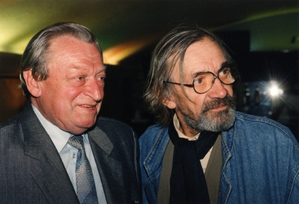 Herec Josef Kemr (vpravo) se svým hereckým kolegou Karlem Högerem. Herec Josef Kemr (vpravo) se svým hereckým kolegou Karlem Högerem.