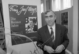 Theo Waigel. Hříšní Řekové.  