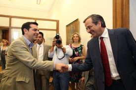 Samaras (ND, vpravo) s šéfem Syriza Tsiprasem. 