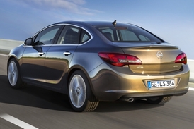 Opel Astra v karosářské verzi sedan.