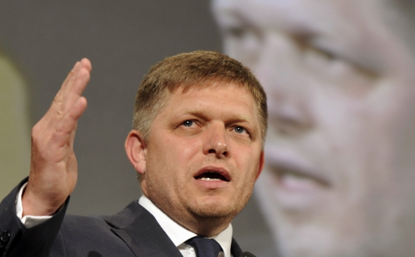 Premiér Robert Fico počítá s tím, že církevní svátek by se mohl slavit v neděli bez ohledu na to, na který den v týdnu připadne. Premiér Robert Fico počítá s tím, že církevní svátek by se mohl slavit v neděli bez ohledu na to, na který den v týdnu připadne.