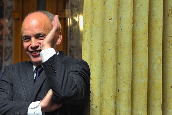 Švýcarský ministr obrany Ueli Maurer. Švýcarský ministr obrany Ueli Maurer.