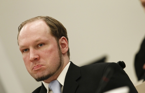 Breivik sám sebe považuje za duševně zdravého, tedy i trestně odpovědného. Breivik sám sebe považuje za duševně zdravého, tedy i trestně odpovědného.