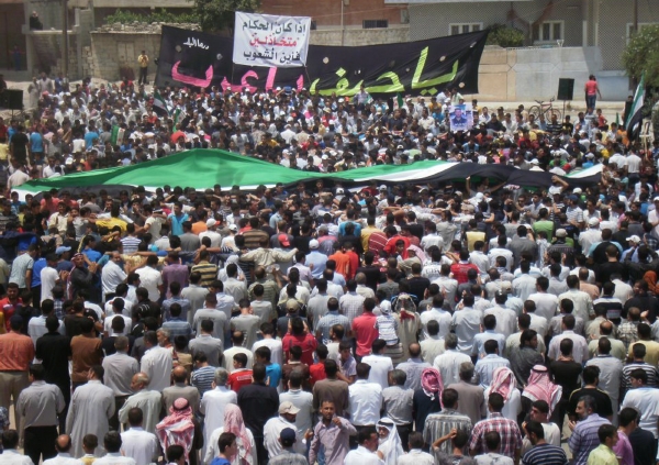 Demonstrace v centru Daraa v pátek 22. června 2012.