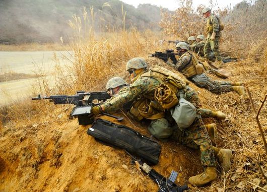 Ostrá střelba příslušníků amerického námořnictva v Jižní Koreji.