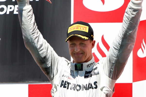 Michael Schumacher na stupních vítězů po Velké ceně Evropy.