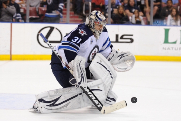 Gólman Ondřej Pavelec zůstává ve Winnipegu.
