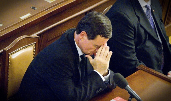 Stíhaný David Rath již není zastupitelem v Hostivici u Prahy. Stíhaný David Rath již není zastupitelem v Hostivici u Prahy.
