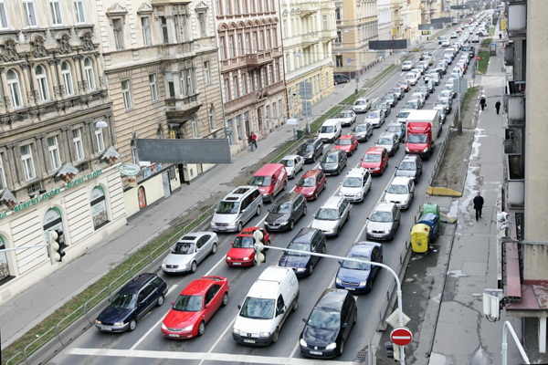 Pohled na pražskou magistrálu v Legerově ulici (ilustrační foto).