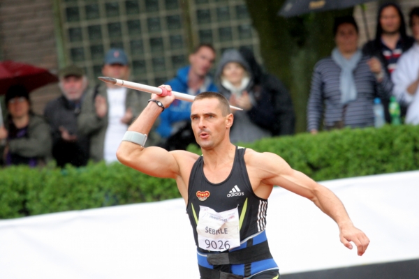 Desetibojař Roman Šebrle bude na šampionátu v Helsinkách bojovat o splnění olympijského limitu. Desetibojař Roman Šebrle bude na šampionátu v Helsinkách bojovat o splnění olympijského limitu.