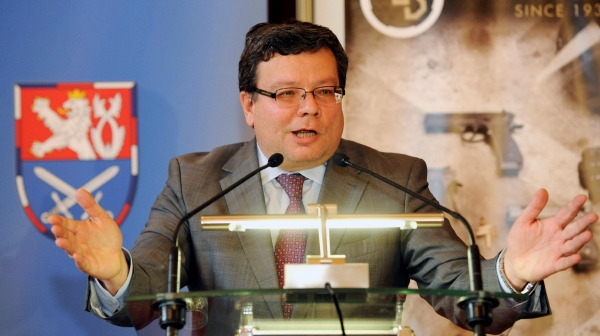 Ministr obrany Alexandr Vondra promluvil na Žofínském fóru na téma bezpečnost republiky v 21. století.