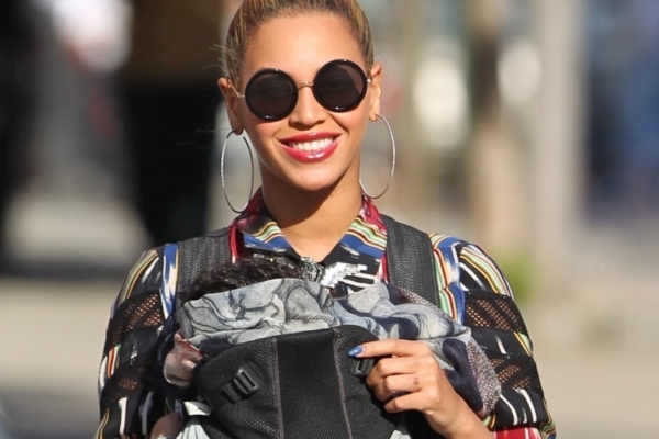 Zpěvačka Beyoncé se svou dcerkou Blue Ivy.
