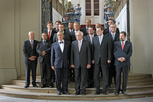 Podoba Nečasova kabinetu v létě 2012, kdy jej jmenoval prezident Václav Klaus. Podoba Nečasova kabinetu v létě 2012, kdy jej jmenoval prezident Václav Klaus.